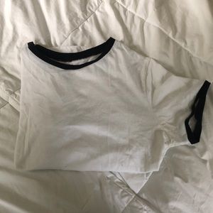 ✨white tee with black trim